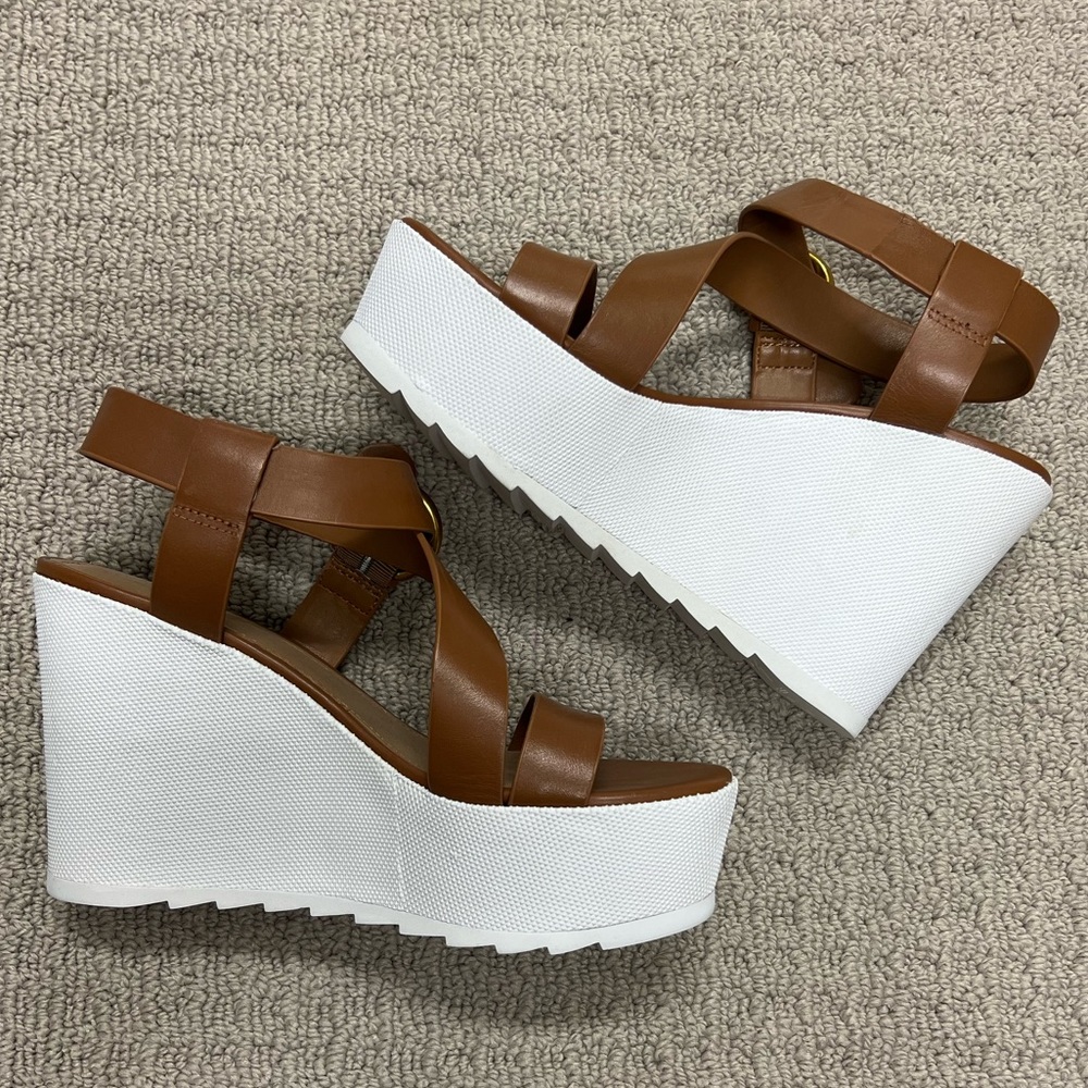 Marc Fisher Tan/White Wedges Size 6.5